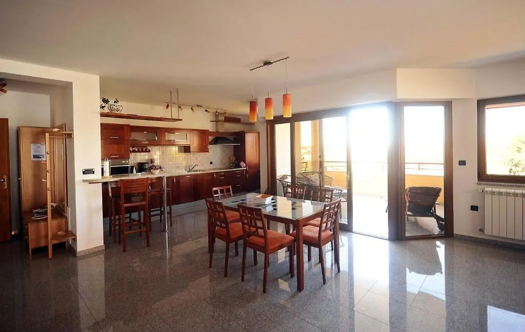 Apartments Ana Wellness Ровинь
